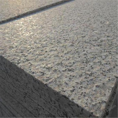 广场街道地铺石芝麻灰火烧板与外墙干挂芝麻灰花岗岩石材加工——铭安石业的专业之道